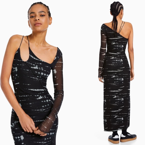 Bershka Dresses & Skirts - Bershka Long Sleeve Gathered Printed Maxi Dress